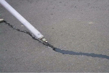 使用混凝土路面修补剂可以处理混凝土路面纹裂吗？